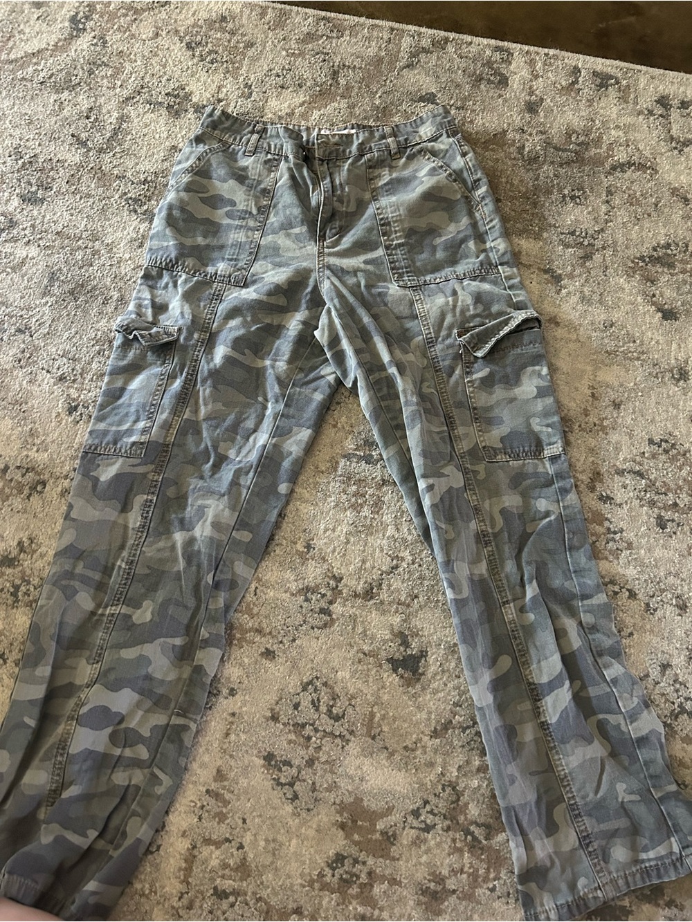 Sincerly Jules Men's Gray Camo Cargo Pants